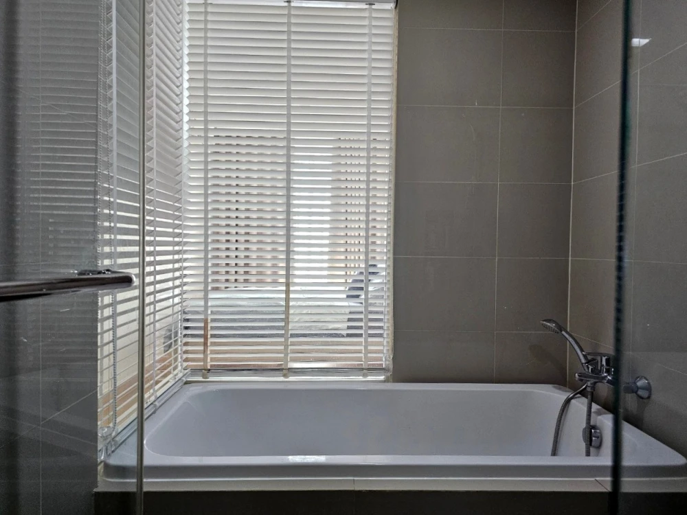 For rent: Maestro 39, 6th floor, spacious room, comfortable, fully furnished, book now, hurry!
