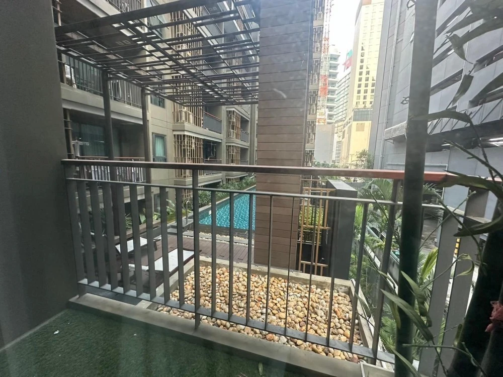 For rent Mirage Sukhumvit 27, 2 bedrooms, 2 bathrooms, 3rd floor, pool view, fully furnished, ready to move in, don't wait.