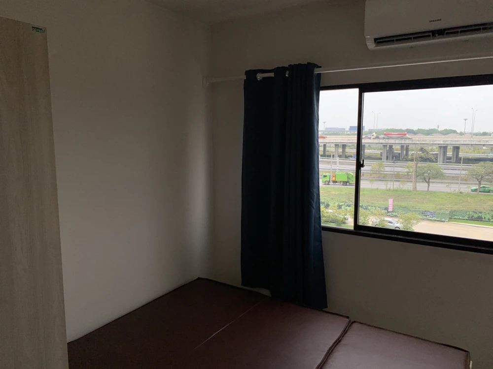 For rent, On Nut-Rama 9, beautiful, clean room.