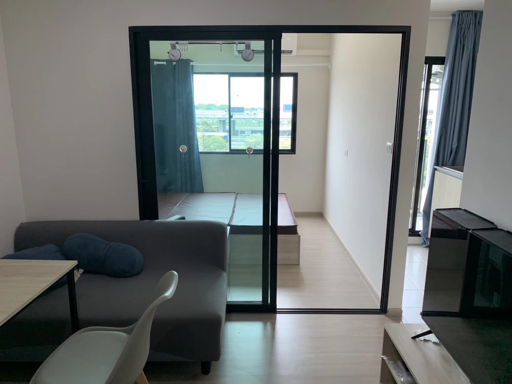 For rent, On Nut-Rama 9, beautiful, clean room.