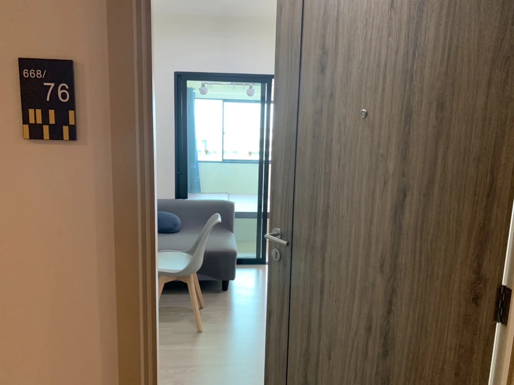 For rent, On Nut-Rama 9, beautiful, clean room.