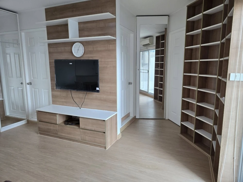 For rent: U Delight @ Huai Khwang Station, corner room, 9th floor, Building A, unobstructed view, beautiful room layout, proportional, urgent
