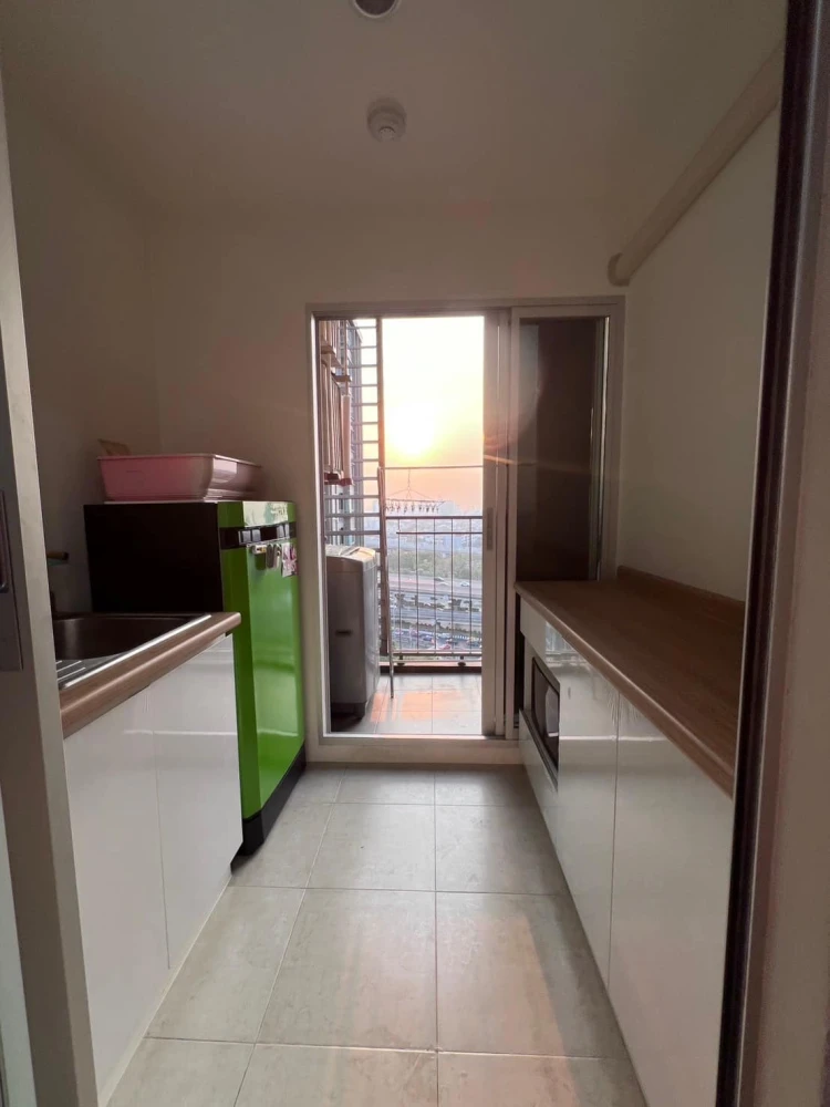 For rent, U Delight Ratchavipa, 18th floor, fully built-in, many amenities in the room, just bring your bags and you're ready to move in.