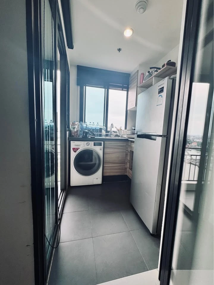 For Rent: U Delight Residence Riverfront Rama 3, 30th Floor (top floor). Features panoramic views of the Rama 9 Bridge and the Chao Phraya River. Move
