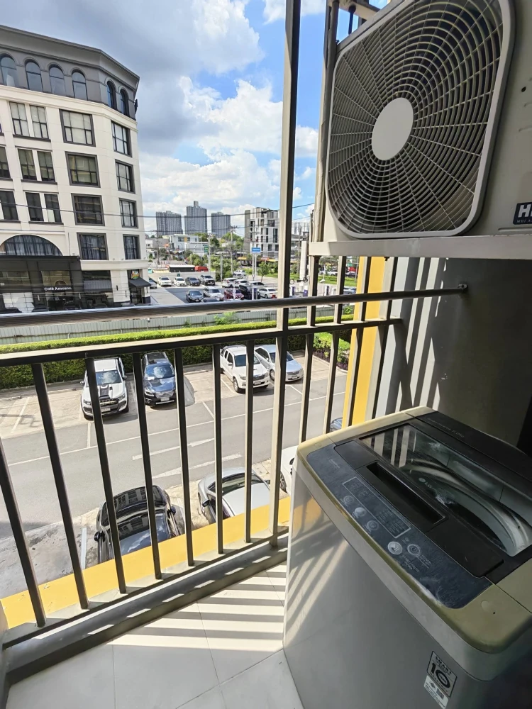 For rent: U Hua Mak Station, 3rd floor, with a view of ABAC. Comes fully furnished and equipped with appliances—book now before it’s gone!