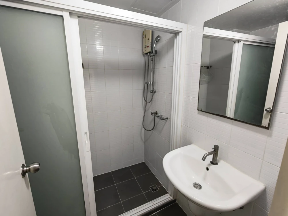 For rent: U Hua Mak Station, 3rd floor, with a view of ABAC. Comes fully furnished and equipped with appliances—book now before it’s gone!