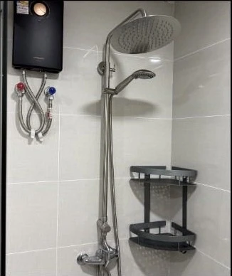 For rent: Ratchada Orchid. Spacious balcony with open city view and good ventilation. Simple yet stylish decor. Fully furnished and ready to move in.