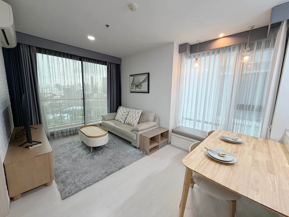 For rent: Rhythm Sukhumvit 42, corner unit, very spacious, stunning view, with automatic toilet. Don't miss out!