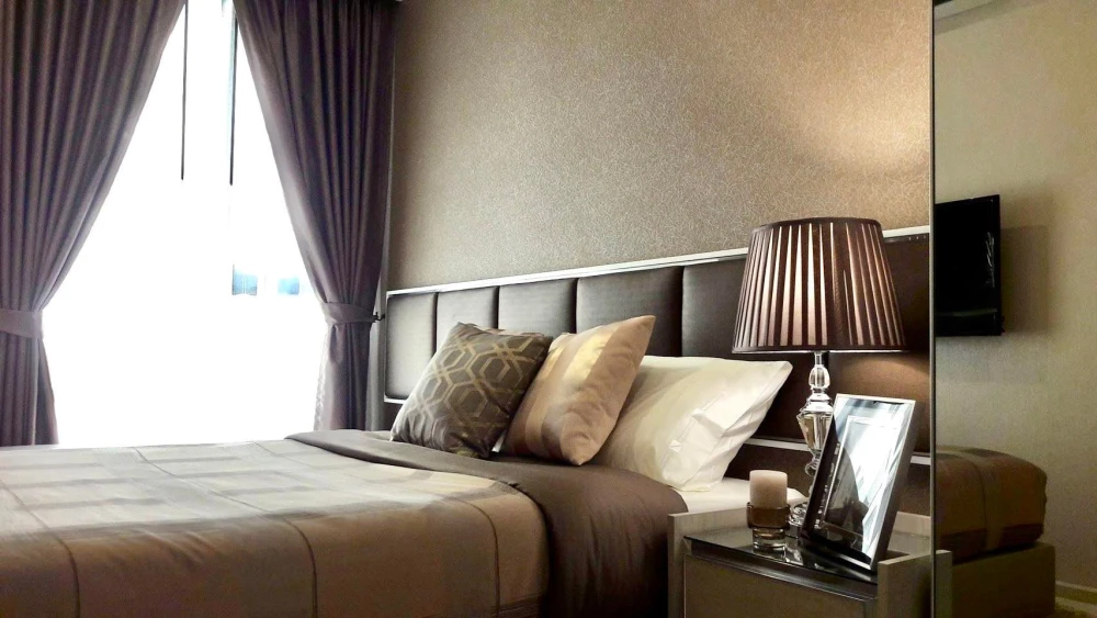 For rent: Rhythm Sukhumvit 42, good built-in furniture, very nice room. If interested, hurry and reserve quickly.