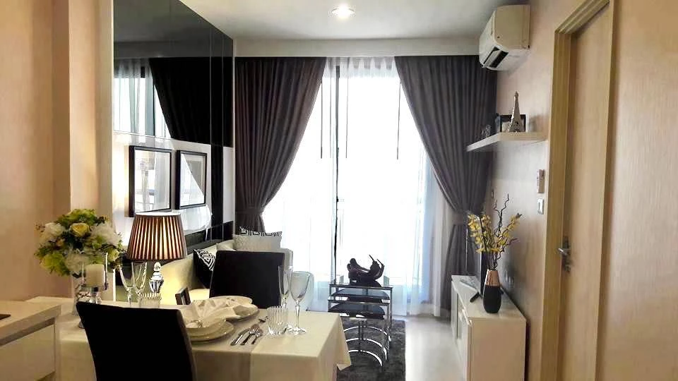 For rent: Rhythm Sukhumvit 42, good built-in furniture, very nice room. If interested, hurry and reserve quickly.