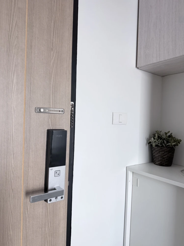 For rent, Ril Condo Rangsit, very beautiful room, decorated in a minimal style, very nice, plus built-in, very tight, don't miss it.