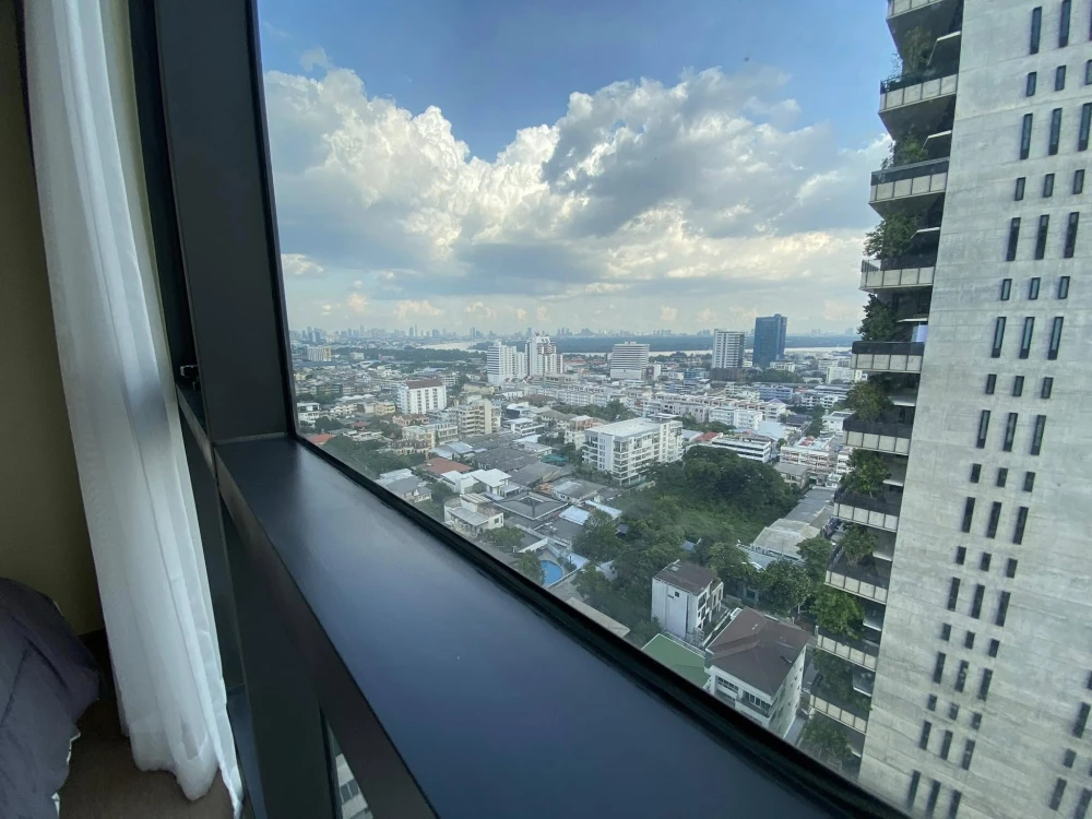 For rent, Regal Condo, beautiful room, 34 sq m., 25th floor, very high floor, beautiful and luxurious built-in furniture, hurry up and grab it.