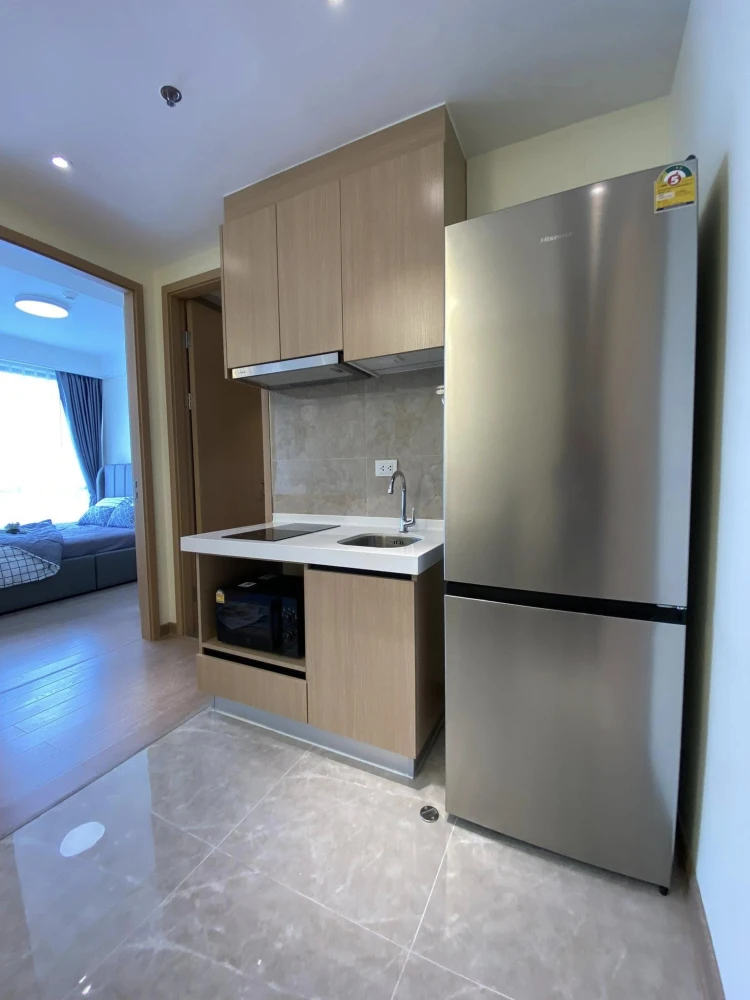 For rent, Regal Condo, beautiful room, 34 sq m., 25th floor, very high floor, beautiful and luxurious built-in furniture, hurry up and grab it.