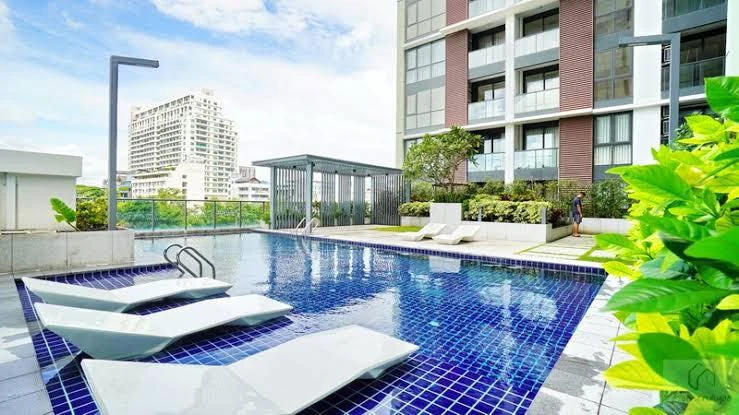 For rent Regal Condo, built-in furniture, beautiful and luxurious, swimming pool view, washing machine available, book now