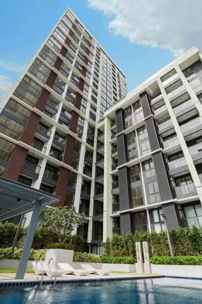 For rent Regal Condo, built-in furniture, beautiful and luxurious, swimming pool view, washing machine available, book now