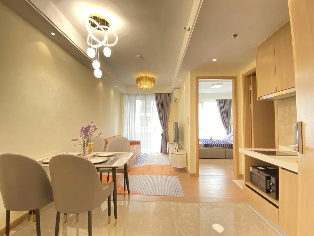 For rent Regal Condo, built-in furniture, beautiful and luxurious, swimming pool view, washing machine available, book now