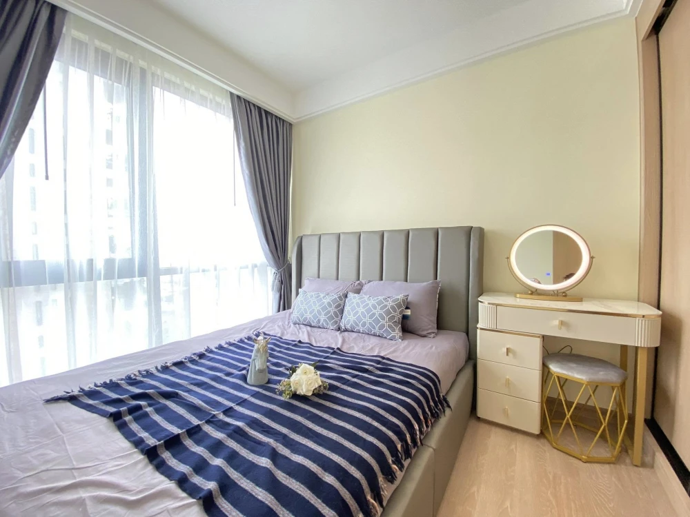 For rent Regal Condo, built-in furniture, beautiful and luxurious, swimming pool view, washing machine available, book now