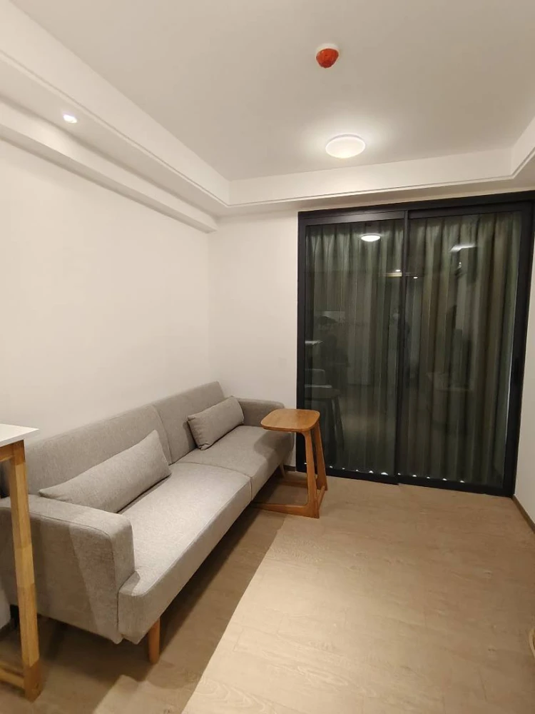 For rent: Regal Srinakarin 40, 3rd floor, spacious area, simply decorated, minimalist Muji Muji, very cute, hurry and book now!