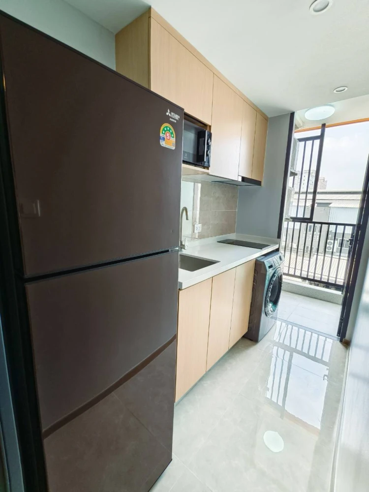 For rent: Regal Srinakarin 40, Building B, 4th floor, fully furnished, great location, close to everything you need, don't miss it.