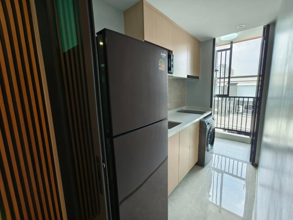 For rent: Regal Srinakarin 40, Building B, 4th floor, fully furnished, great location, close to everything you need, don't miss it.