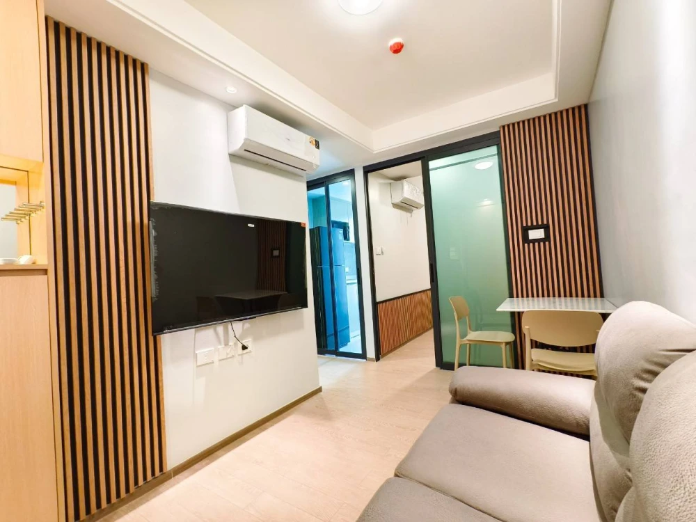 For rent: Regal Srinakarin 40, Building B, 4th floor, fully furnished, great location, close to everything you need, don't miss it.