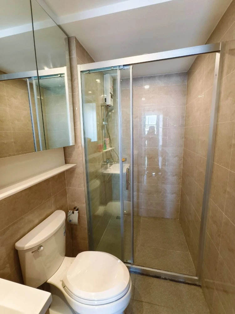 For rent: Regal Srinakarin 40, beautiful room, nice to live in, comes with complete decorations. If interested, hurry and reserve now. Urgent!