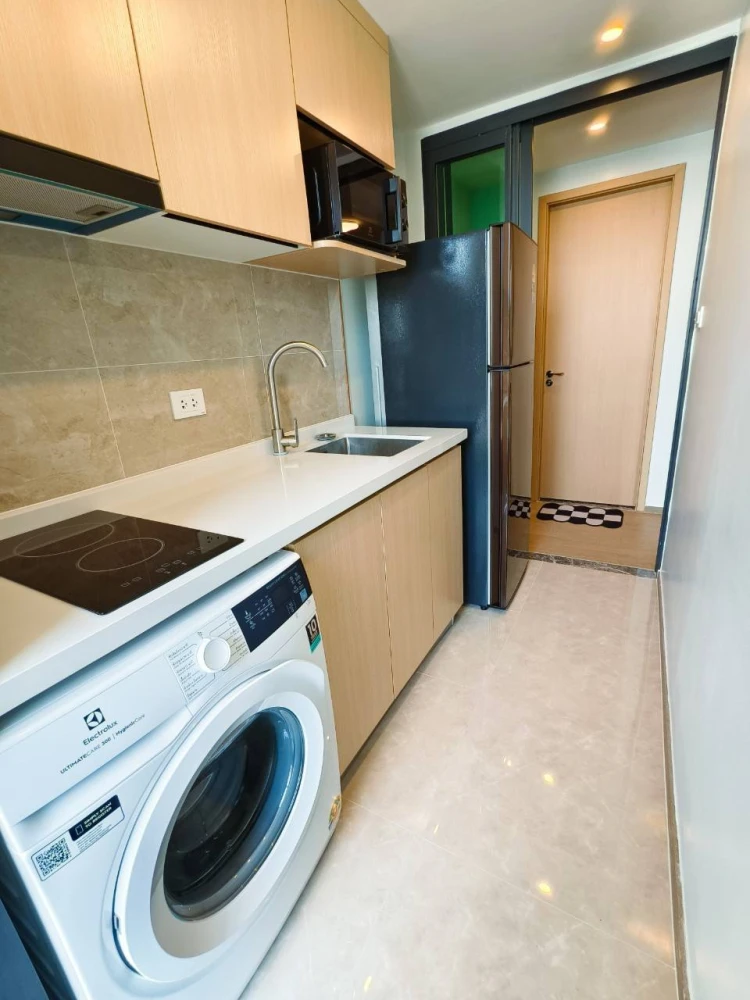 For rent: Regal Srinakarin 40, beautiful room, nice to live in, comes with complete decorations. If interested, hurry and reserve now. Urgent!