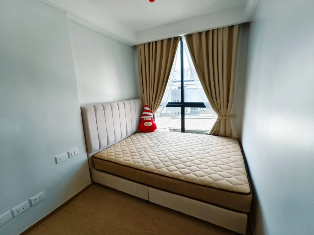 For rent: Regal Srinakarin 40, beautiful room, nice to live in, comes with complete decorations. If interested, hurry and reserve now. Urgent!