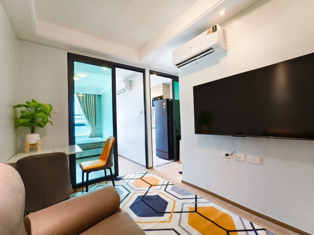 For rent: Regal Srinakarin 40, beautiful room, nice to live in, comes with complete decorations. If interested, hurry and reserve now. Urgent!