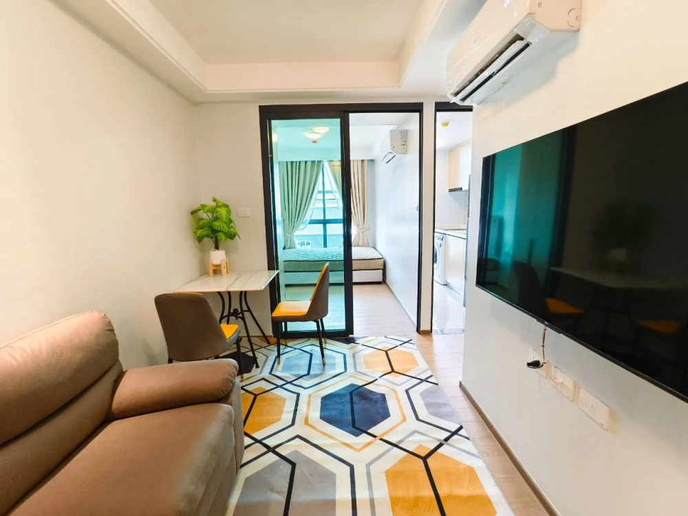 For rent: Regal Srinakarin 40, beautiful room, nice to live in, comes with complete decorations. If interested, hurry and reserve now. Urgent!