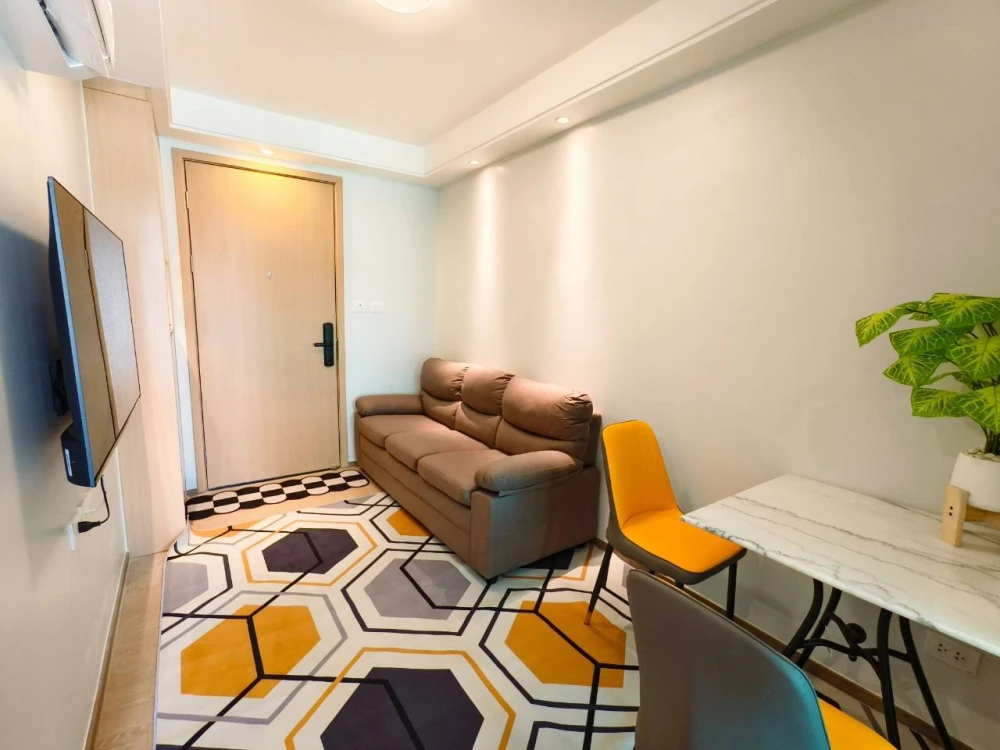 For rent: Regal Srinakarin 40, beautiful room, nice to live in, comes with complete decorations. If interested, hurry and reserve now. Urgent!
