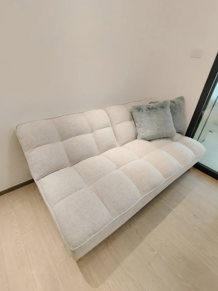For rent: Regal Srinakarin 40, Building C, 3rd floor, decorated in a minimalist style, very livable. Book now and you won't be disappointed.