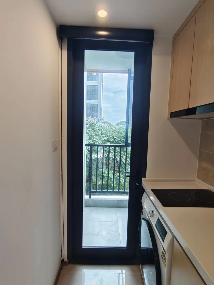For rent: Regal Srinakarin 40, Building C, 3rd floor, decorated in a minimalist style, very livable. Book now and you won't be disappointed.