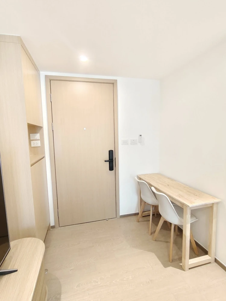 For rent: Regal Srinakarin 40, Building C, 3rd floor, decorated in a minimalist style, very livable. Book now and you won't be disappointed.