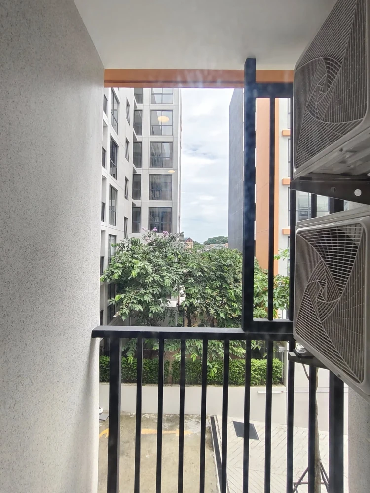 For rent: Regal Srinakarin 40, Building C, 3rd floor, decorated in a minimalist style, very livable. Book now and you won't be disappointed.