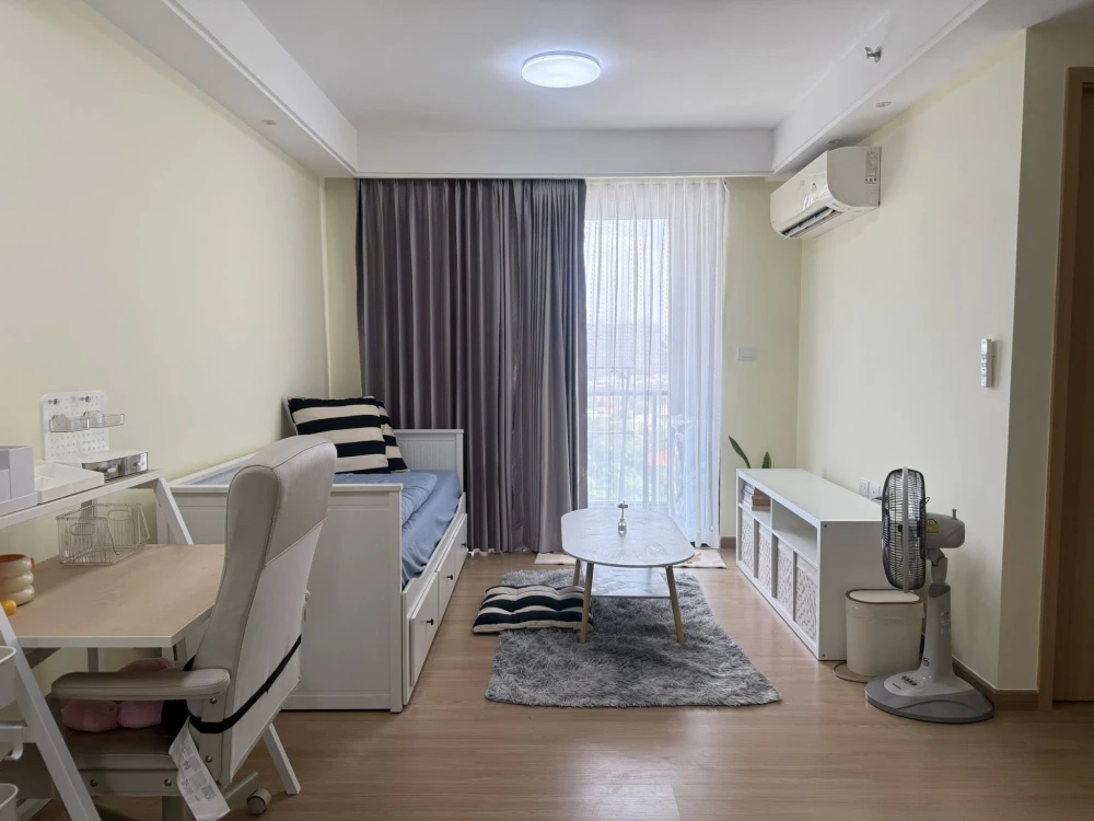 For rent: Regal Sathorn Narathiwat, corner room, very private, fully equipped kitchen with full electrical appliances, first come first served.