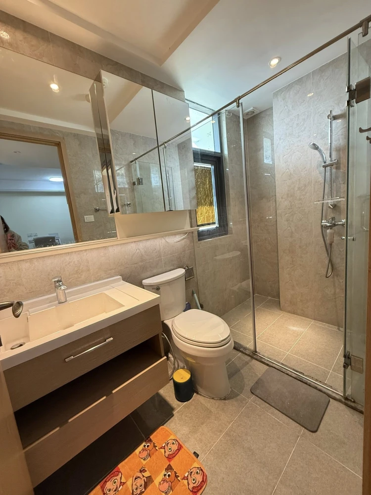 For rent: Regal Sathorn Narathiwat, corner room, very private, fully equipped kitchen with full electrical appliances, first come first served.