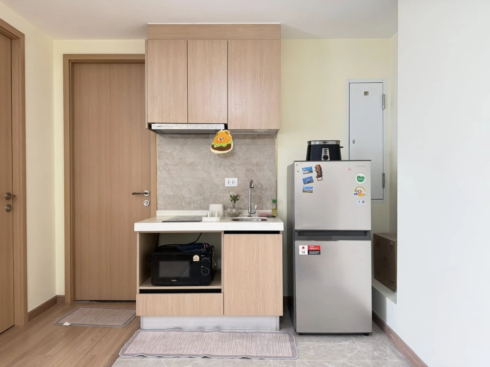 For rent: Regal Sathorn Narathiwat, corner room, very private, fully equipped kitchen with full electrical appliances, first come first served.