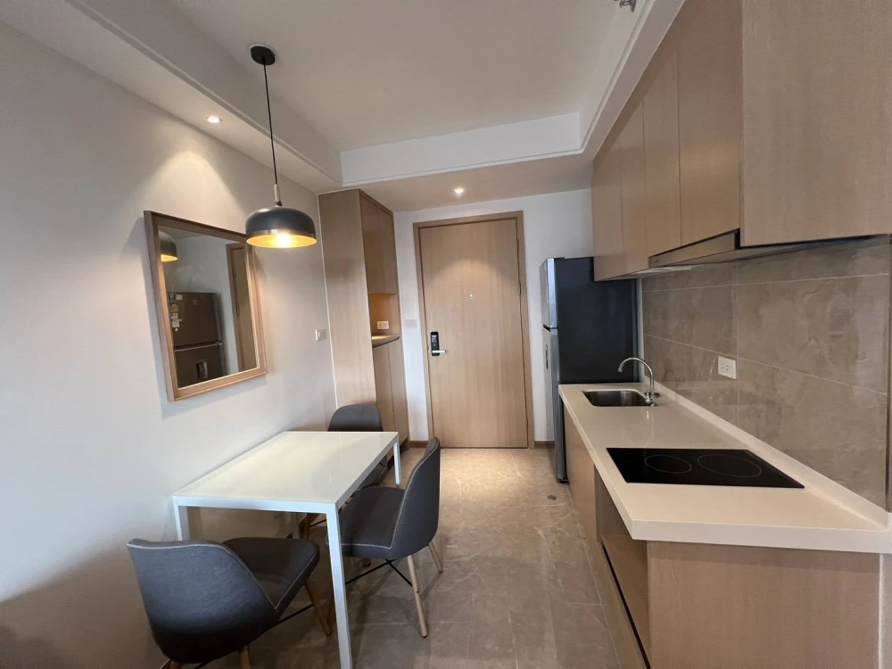 For rent: Regal Sathorn Narathiwat, ready to move in.