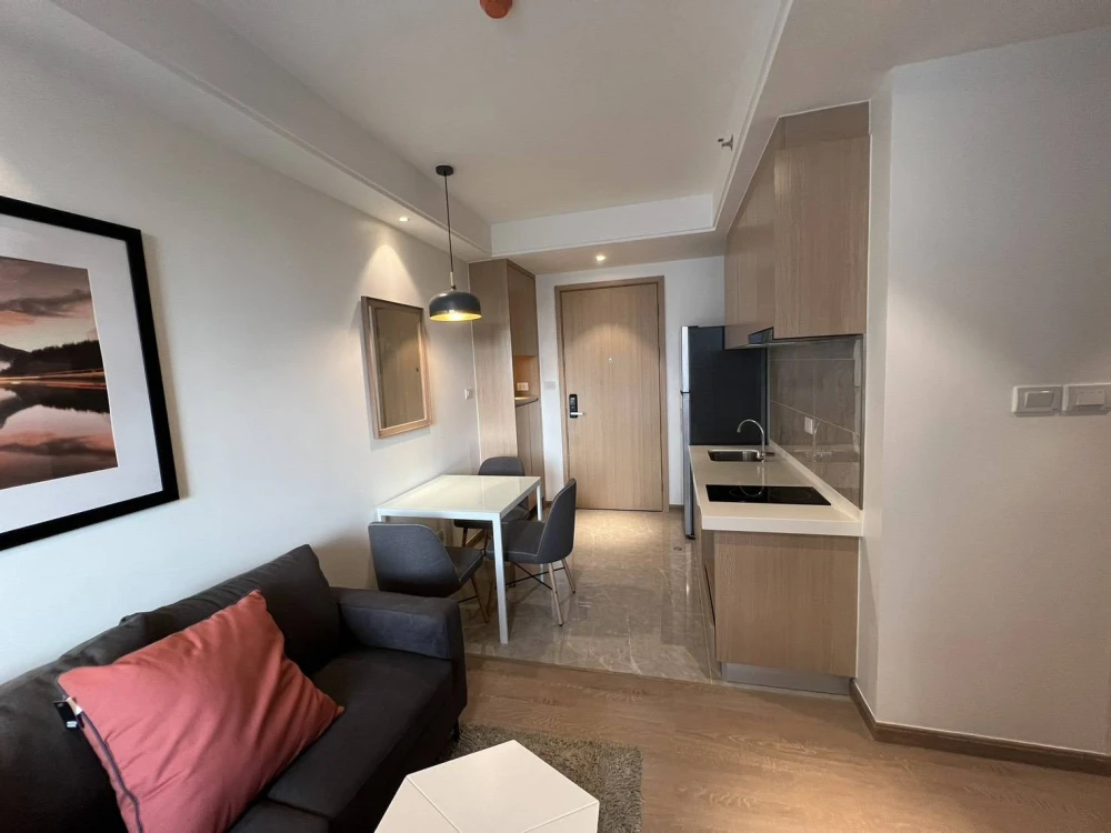 For rent: Regal Sathorn Narathiwat, ready to move in.