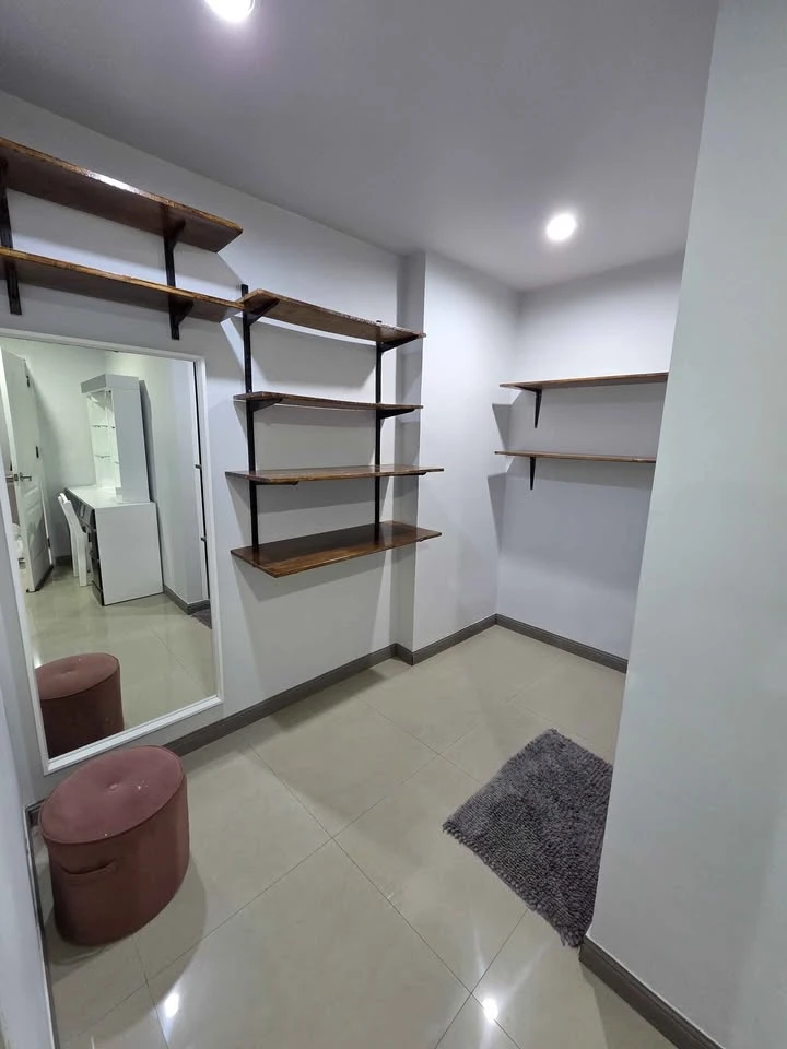 For rent: Regent Home Condo 7/2, spacious room, comes with usable space, complete in one place, book now, don't miss out.