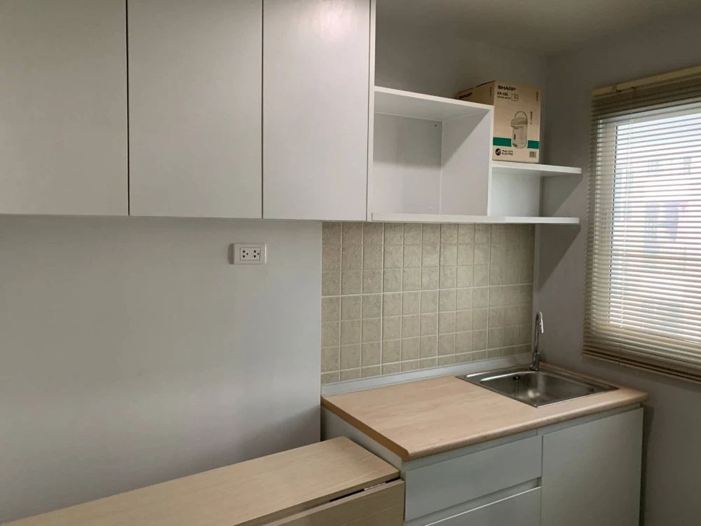For rent: Regent Orchid Talat Phlu, wide-front condo, 3rd floor, lots of usable space, with built-in furniture, hurry and grab it now!