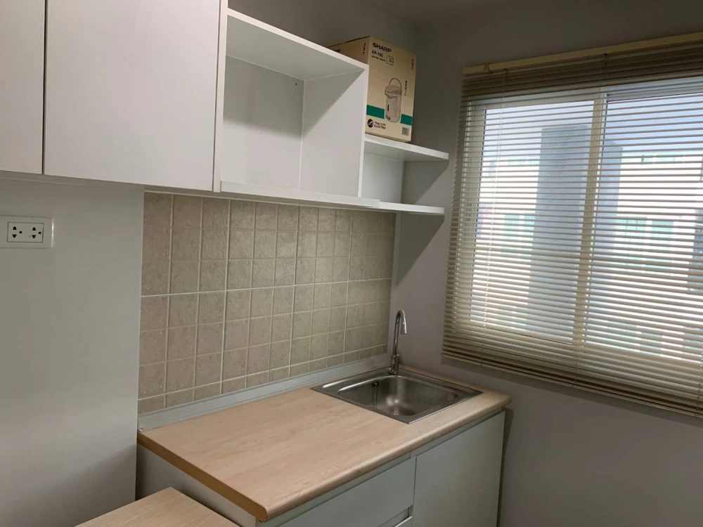 For rent: Regent Orchid Talat Phlu, wide-front condo, 3rd floor, lots of usable space, with built-in furniture, hurry and grab it now!