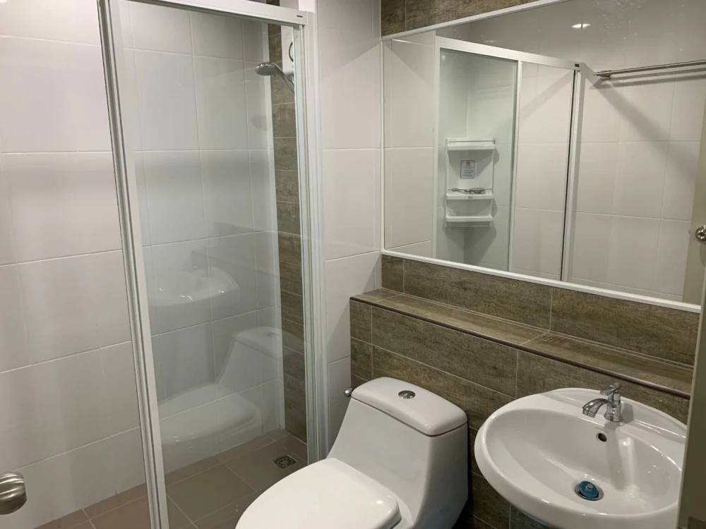 For rent: Regent Orchid Talat Phlu, wide-front condo, 3rd floor, lots of usable space, with built-in furniture, hurry and grab it now!
