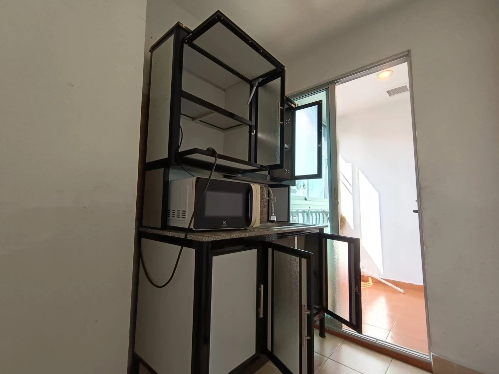For rent: Regent Home 10, corner unit, 1 large bedroom, 1 spacious living room, airy and comfortable, furnished as shown in the pictures.