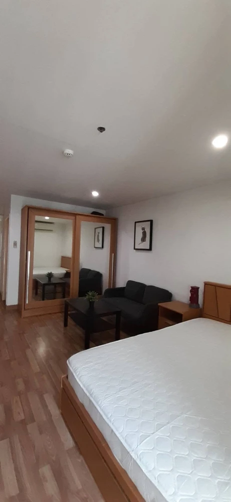 For Rent: Regent Home 10 Chaengwattana. A cool, breezy unit that comes fully furnished and ready to move in—opportunities like this don't come up ofte