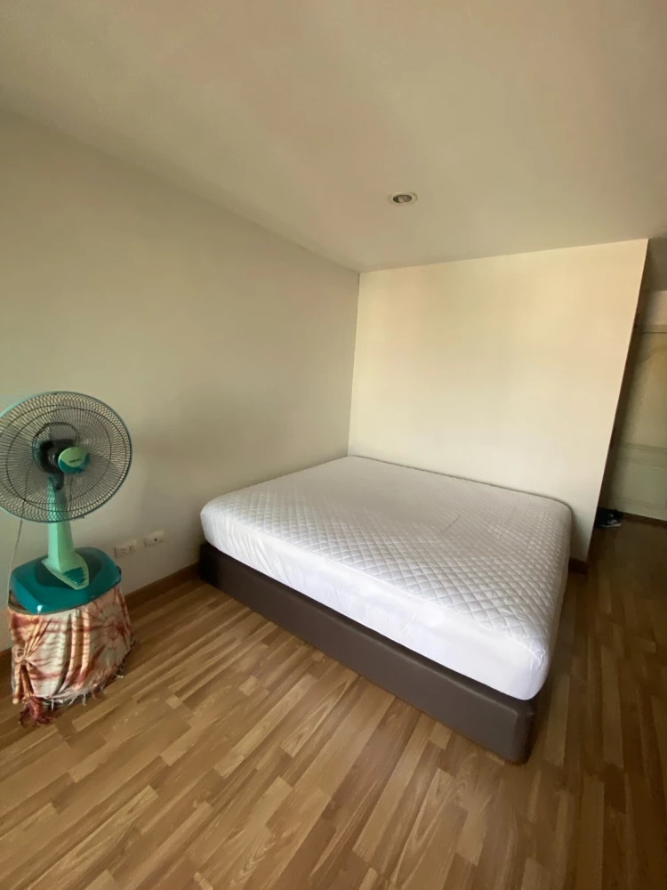For rent: Regent Home 12 Ladprao 41, 8th floor, corner unit, 32 sq m. No other units directly opposite, very quiet. Book now!
