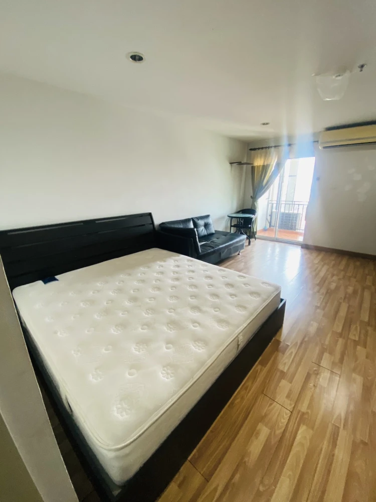 For rent: Regent Home 12 Lat Phrao 41, ready to move in, has a large bed, very comfortable to sleep in, complete, all in one place, book now!