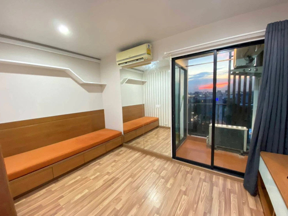 For rent: Regent Home 15 Chaengwattana, 10th floor, nice room, fully furnished, book now!