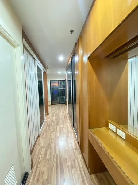 For rent: Regent Home 15 Chaengwattana, 10th floor, nice room, fully furnished, book now!